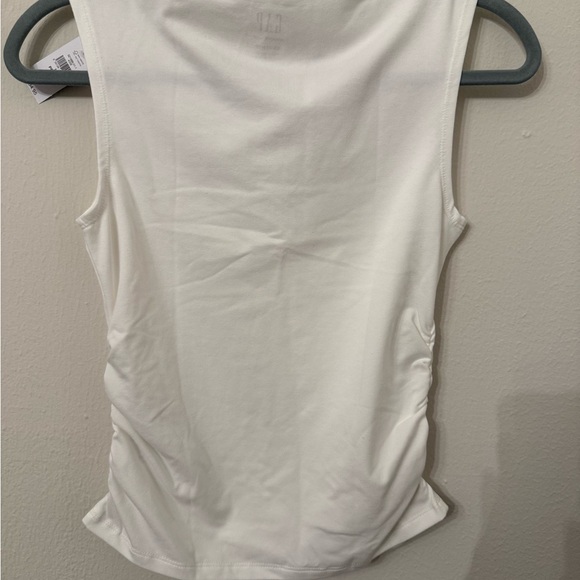 GAP White Sleeveless cropped tan funnel neck - Picture 4 of 5